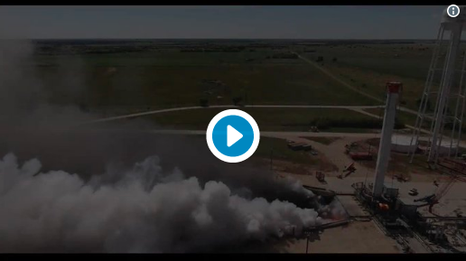 Компания SpaceX провела успешный статический огневой тест центрального ускорителя своей новой ракеты Falcon Heavy